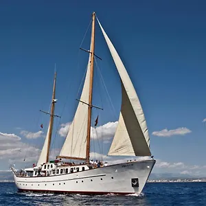 Botel Southern Cross, Barcelona